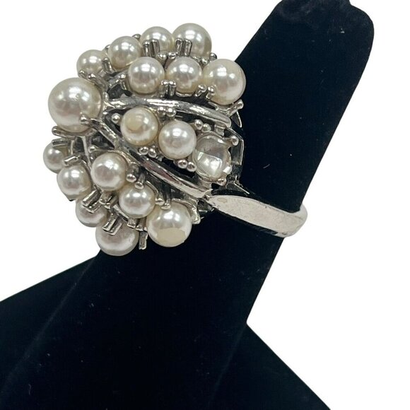 Banana Republic Faux Pearl Silver Cocktail Ring Size 6 - Picture 2 of 6